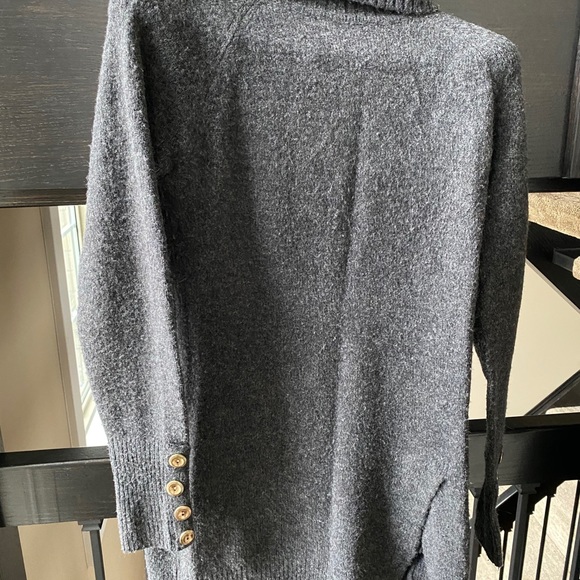 Beautiful long sweater - Picture 2 of 4